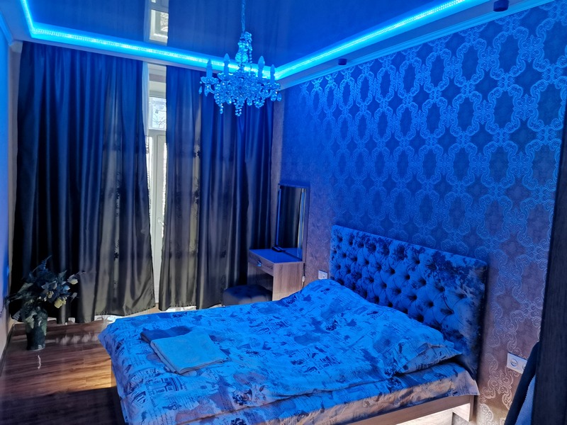 Снять двухкомнатную квартиру VIP с джакузи по ул. Сталеваров, 18